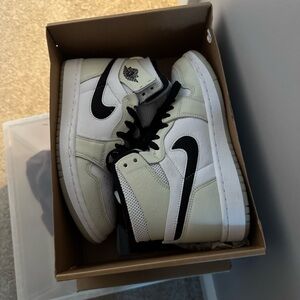 Stylish High-Top Sneakers in Cream and Black